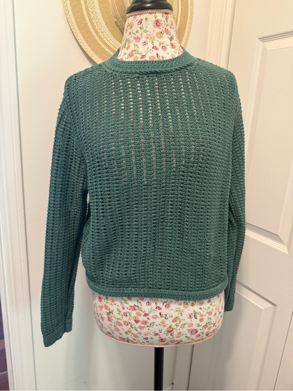 Universal Thread green  Open-Weave Crewneck Sweater